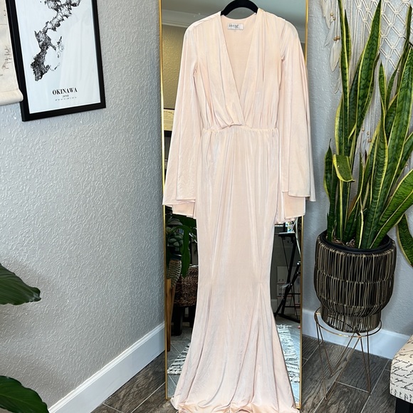 House of CB ‘Naiara’ Blush Cape Gown NWOT - Picture 5 of 10